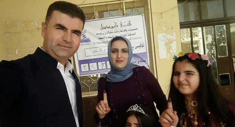تەها قادر سەرپەرشتیاری ئەكادیمیای یانەی هەولێر لەگەڵ خێزانەكەی دەنگی بۆ سەربەخۆیی كوردستان دا