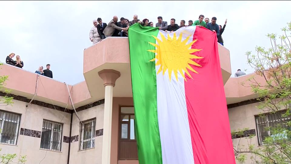 Kerkük’te Meclis kararıyla Kürdistan bayrağı gönderde