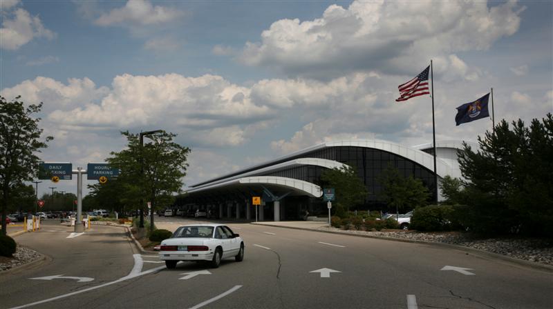 ABD'de terör alarmı: Michigan'da havaalanı boşaltıldı