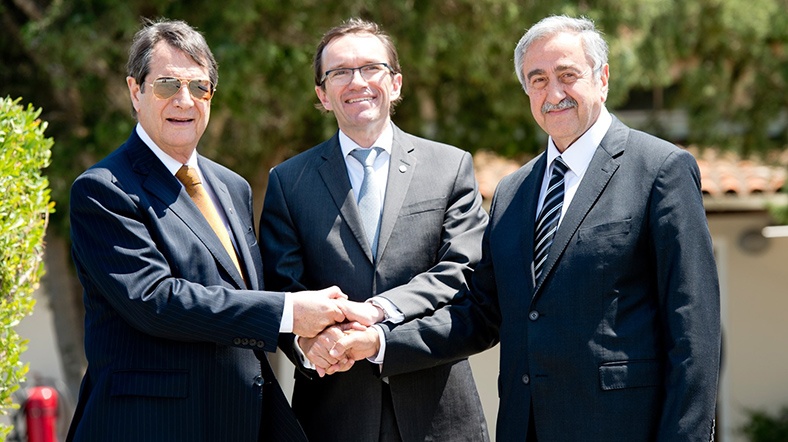 KKTC Cumhurbaşkanı Mustafa Akıncı ve Kıbrıs Rum kesimi lideri Nikos Anastasiadis