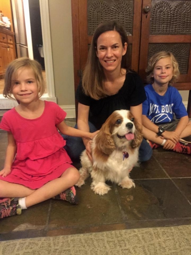 Yeniden sağlığına kavuşan Abby'i başka bir aile sahiplendi.