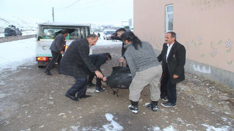 İran sınırında 2 kişinin donmuş cesedi bulundu