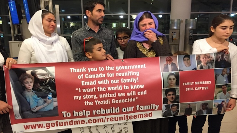  Ezidi çocuk Emad Mishko Tamo’nun ailesinin havaalanındaki bekleyişi