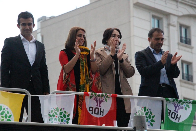 HDP’li 2 vekil için yakalama kararı çıkartıldı