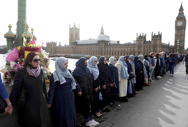 Müslüman kadınlardan Londra'da terör protestosu