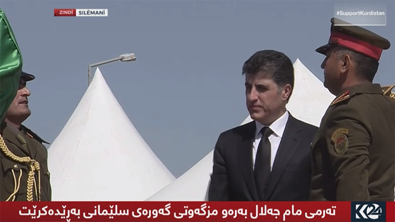 Kürdistan Başbakanı Neçirvan Barzani Mam Celal'in naaşına çelenk bıraktı