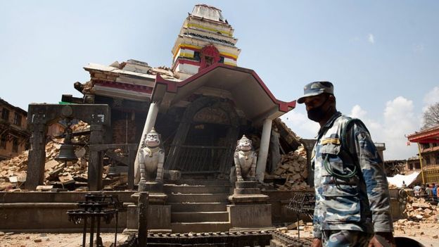 Nepal'de yaşanan depremlerde tapınaklar da yıkıldı