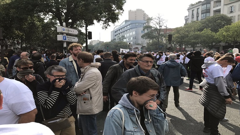 Protestolarda polis ile göstericiler arasında arbede