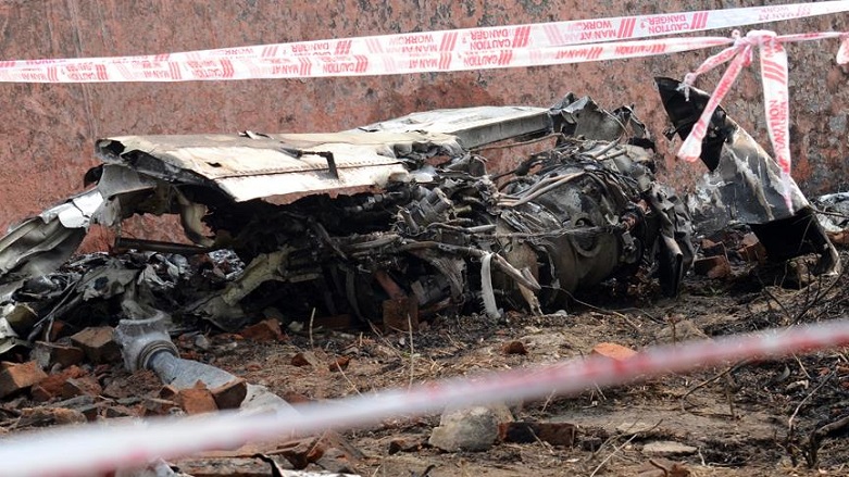 İngiltere'de uçak ve helikopter çarpıştı