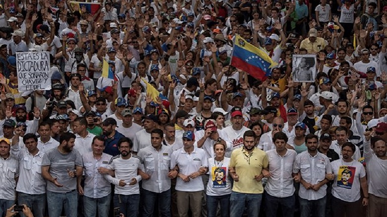 Venezuela'da ölenler için dev sessiz yürüyüş