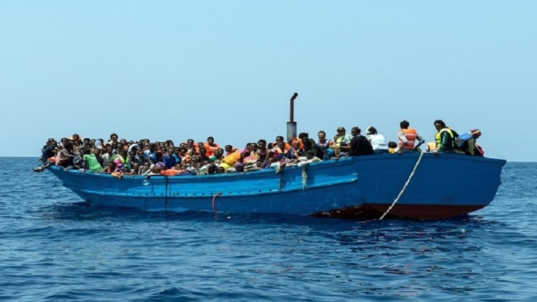 Avrupalı ırkçılar Akdeniz'de göçmen avına çıkıyor