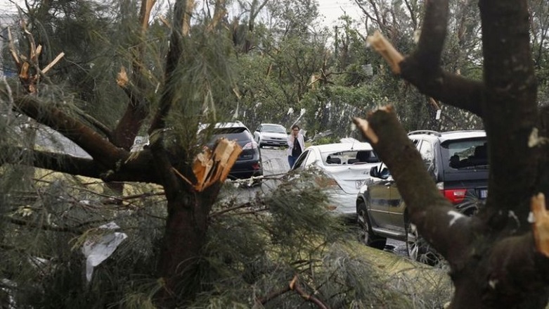 Fırtına Sydney’de hayatı felç etti