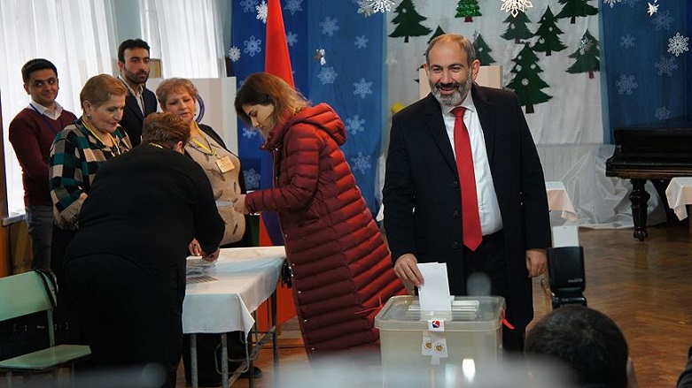 Ermenistan'da seçimin galibi Nikol Paşinyan