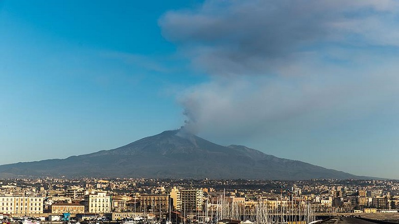 Etna Yanardağı yeniden uyandı!