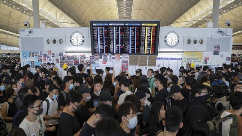 Hong Kong'da polis ile protestocular arasında çatışma