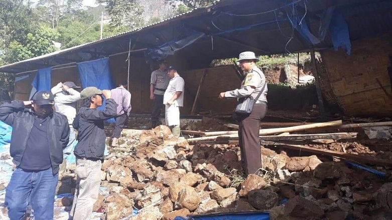 Öğrenciler heyelan kurbanı