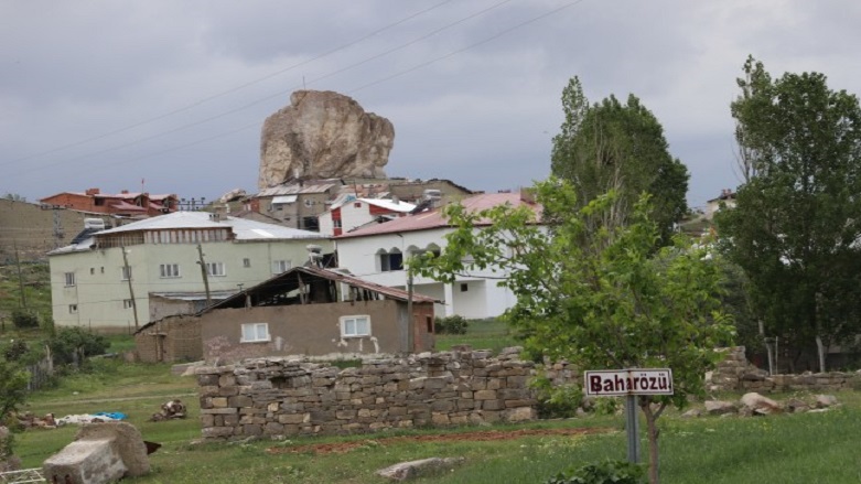 Şaşkına çeviren dev kaya