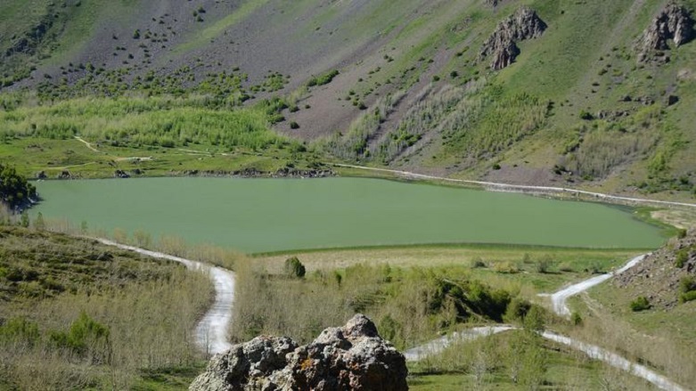 Nemrut sahilleri kalabalık