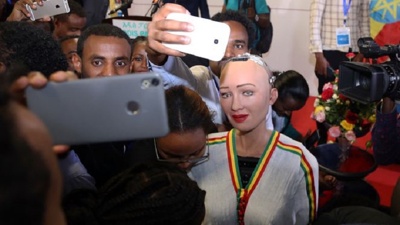 Robot kadının zor anları