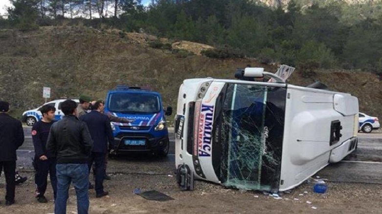 Siirt’te yolcu minibüsü devrildi