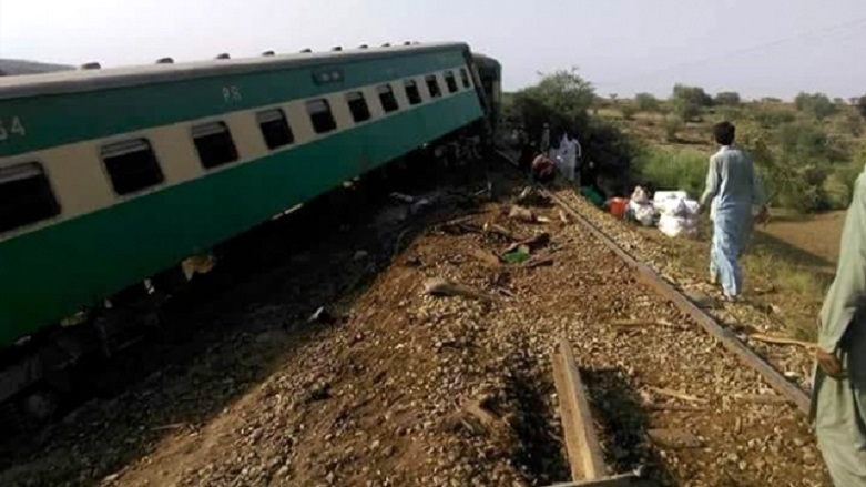 Tren raydan çıktı: 20 yaralı