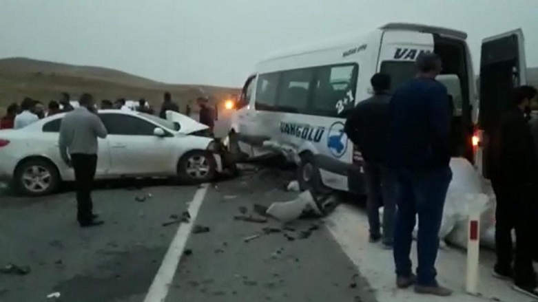 Hakkari – Van yolunda feci kaza: 19 yaralı 