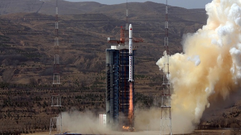 Çin'in uydusu yere çakıldı