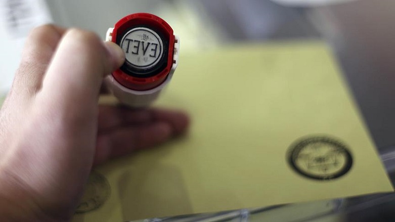 Son anket: 4 parti barajı geçiyor