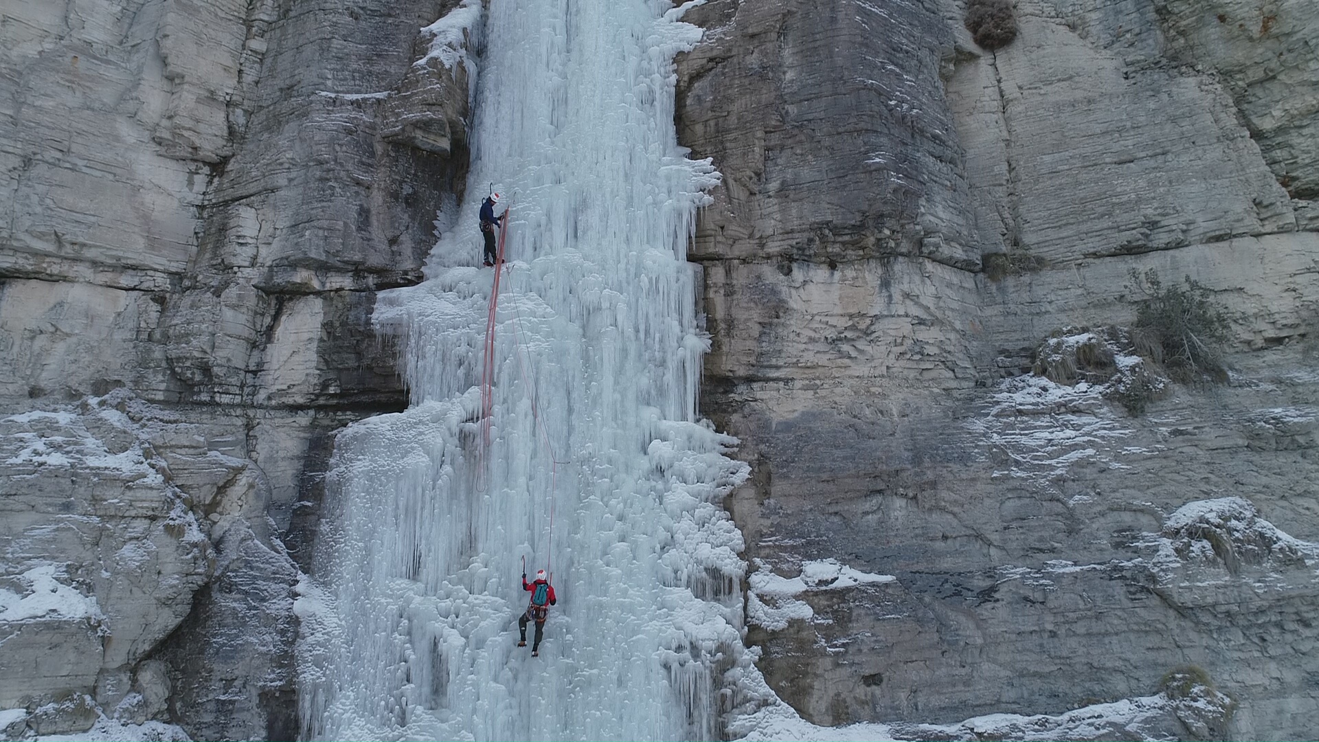 FOTO - Erzurum'da 300 metrelik buz şelaleleri
