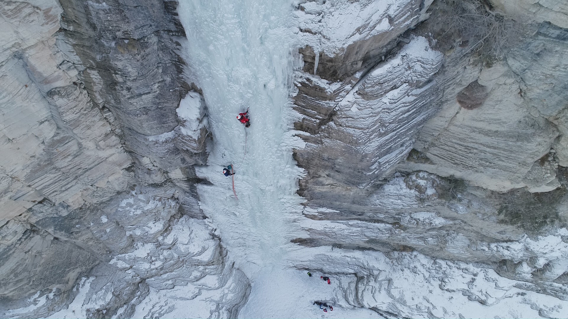 FOTO - Erzurum'da 300 metrelik buz şelaleleri