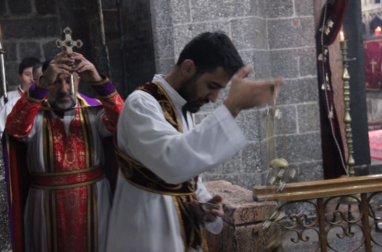 FOTO - Diyarbakır&rsquo;da Noel ayini