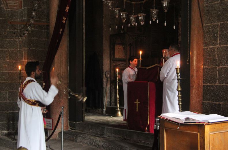FOTO - Diyarbakır&rsquo;da Noel ayini