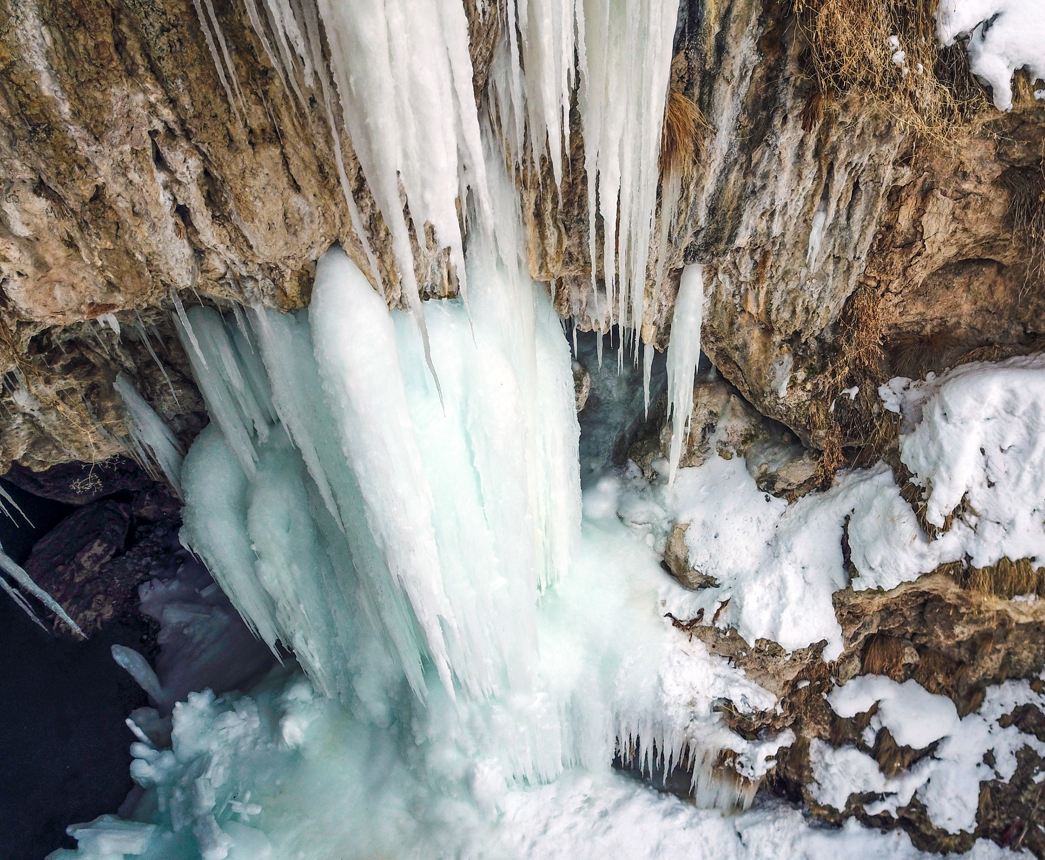 FOTO- Diyadin’de 30 metrelik buz sarkıtları