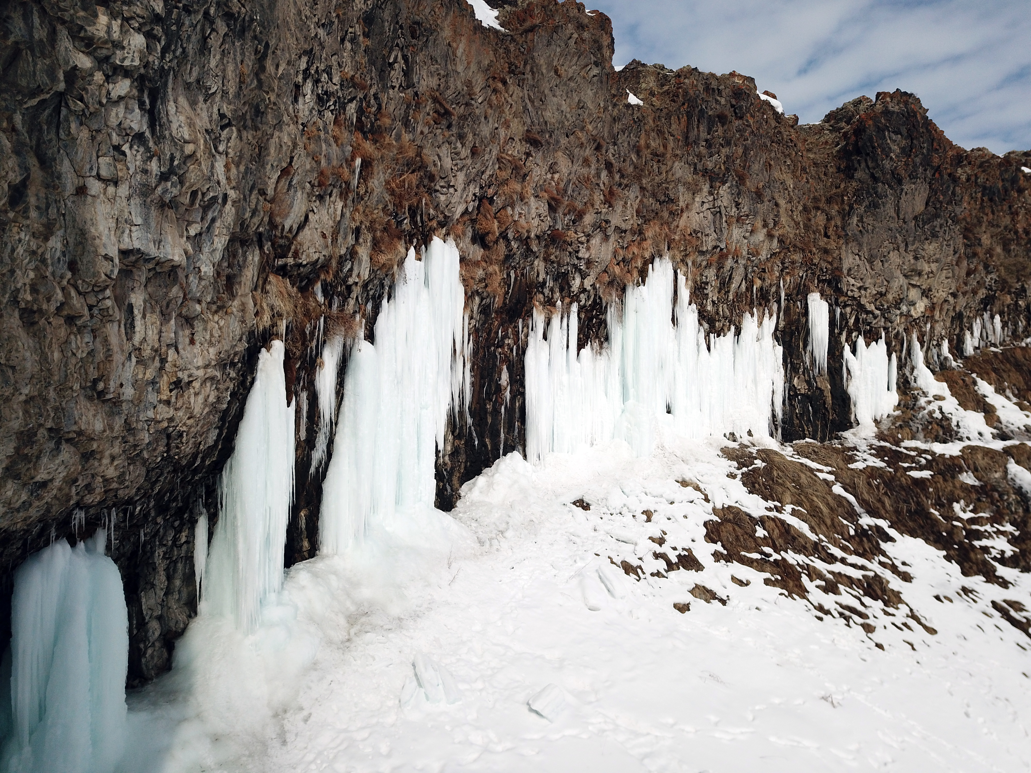 FOTO- Diyadin’de 30 metrelik buz sarkıtları
