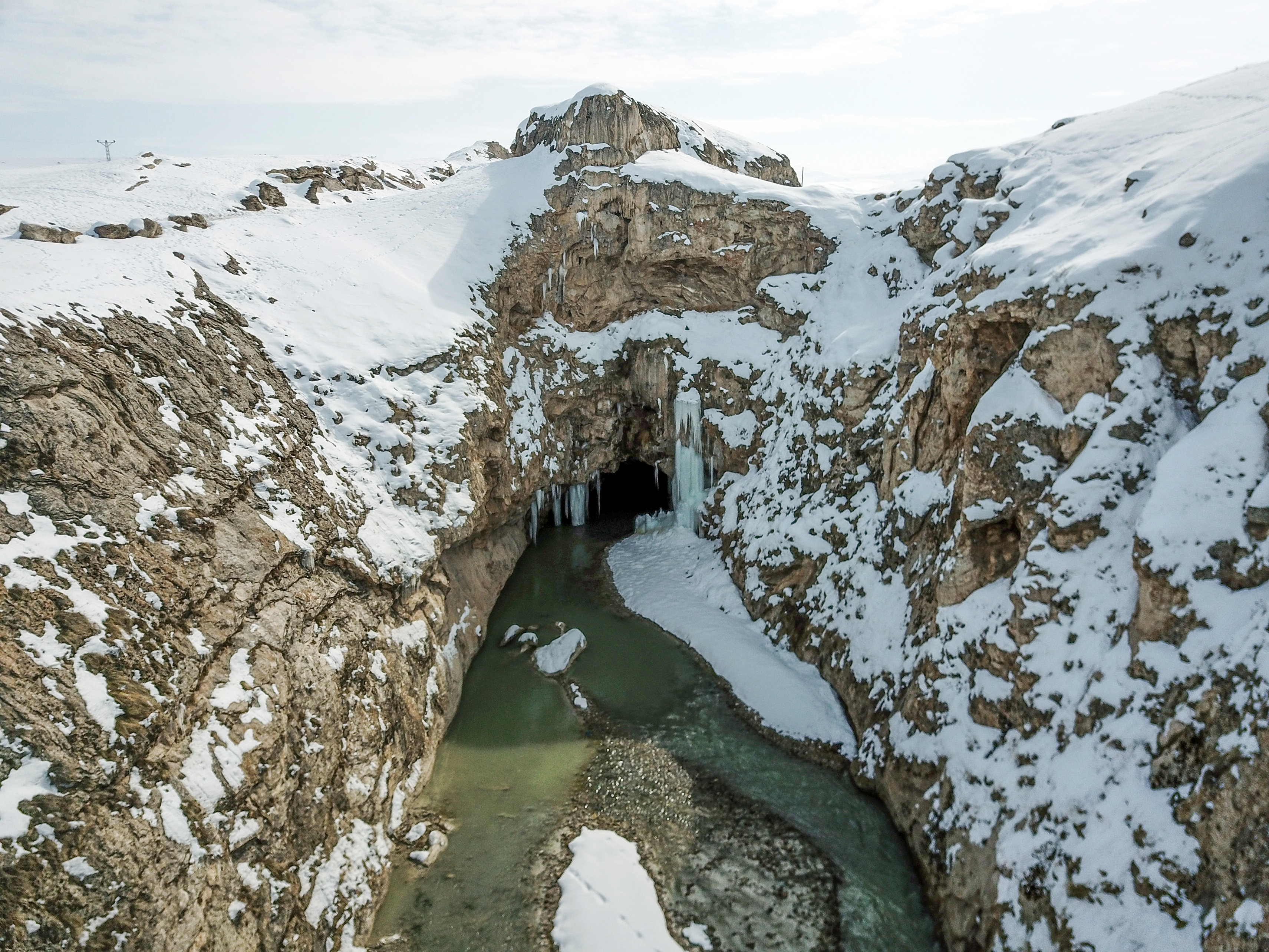 FOTO- Diyadin’de 30 metrelik buz sarkıtları