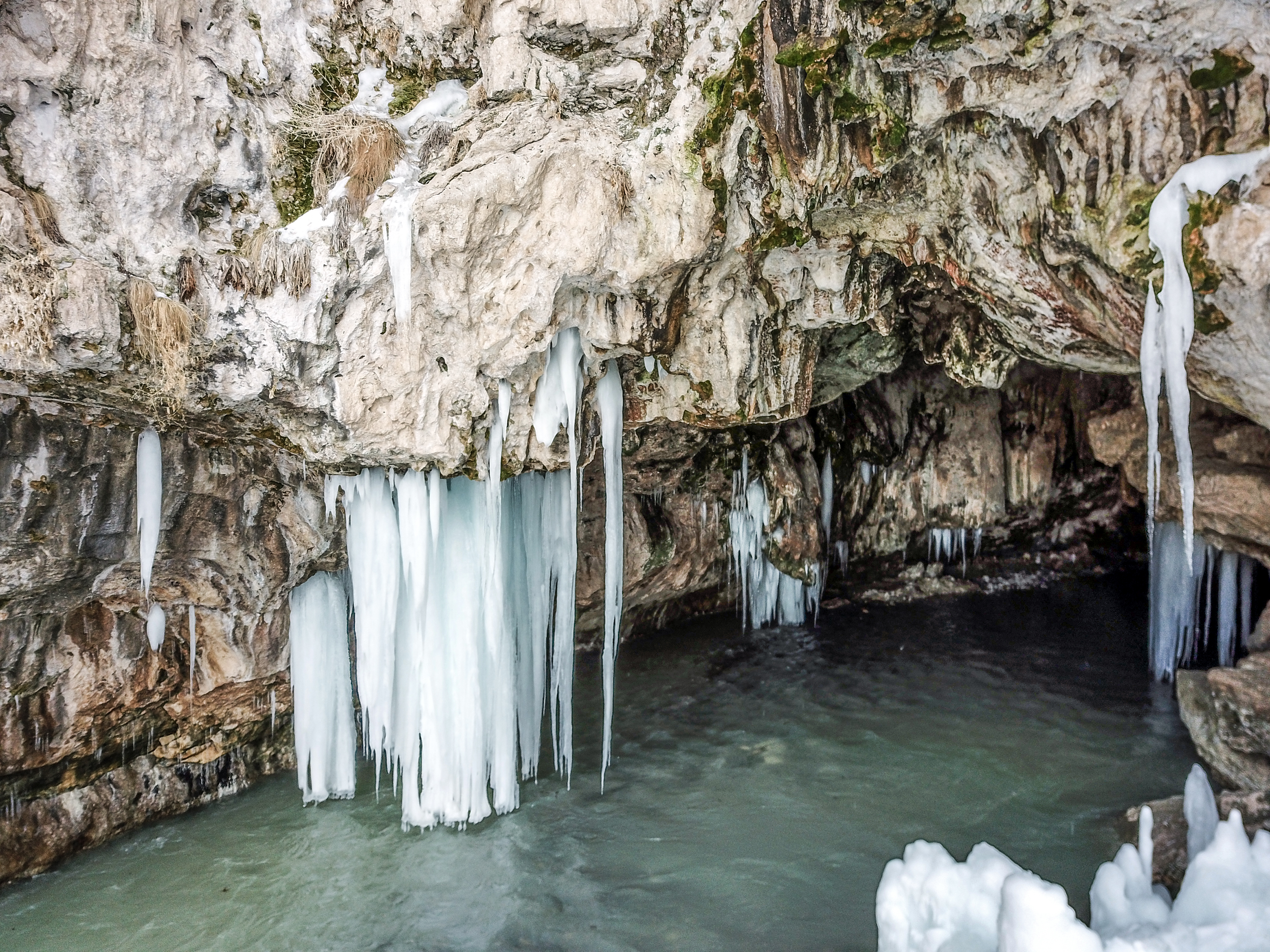 FOTO- Diyadin’de 30 metrelik buz sarkıtları