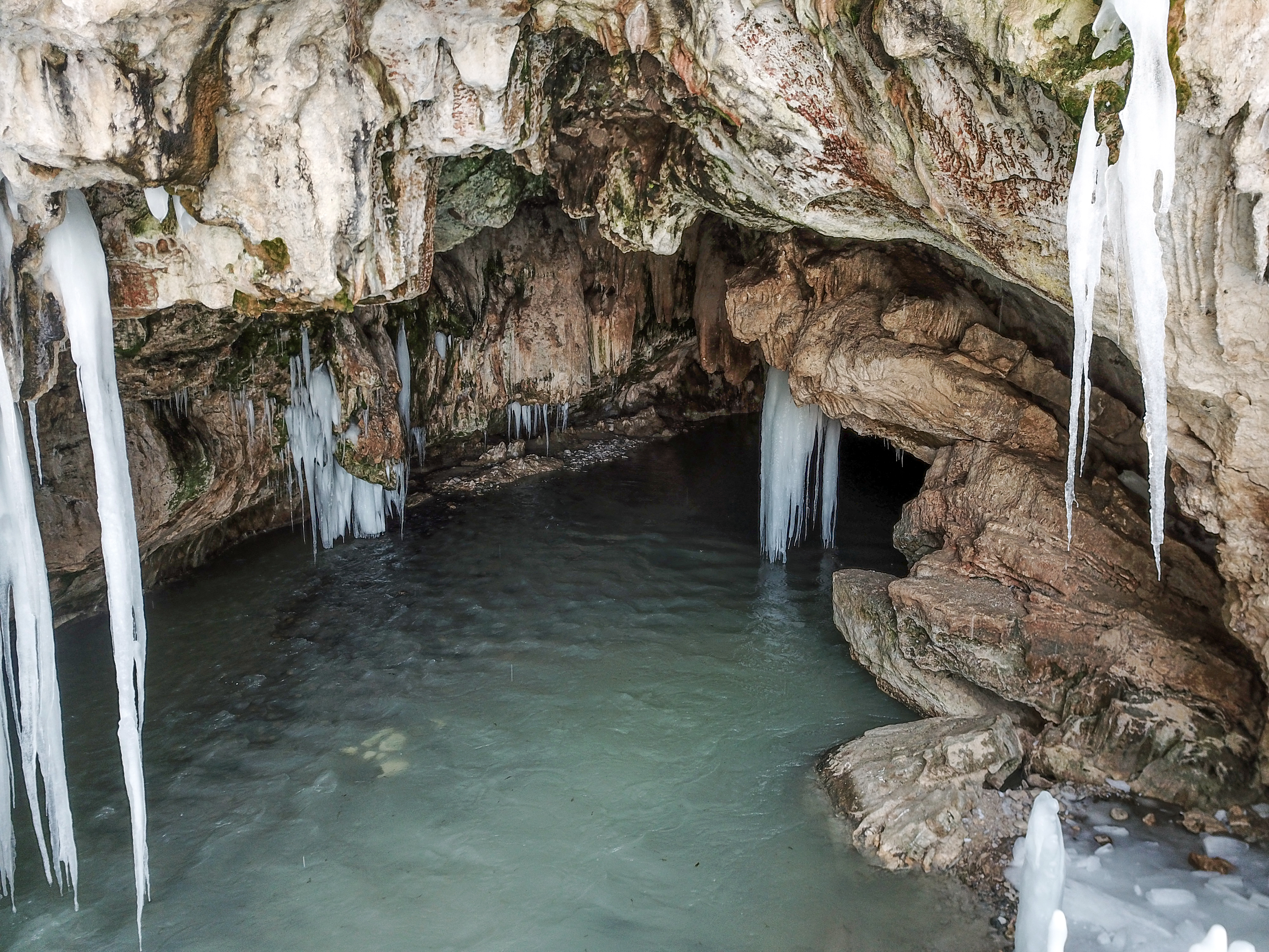 FOTO- Diyadin’de 30 metrelik buz sarkıtları