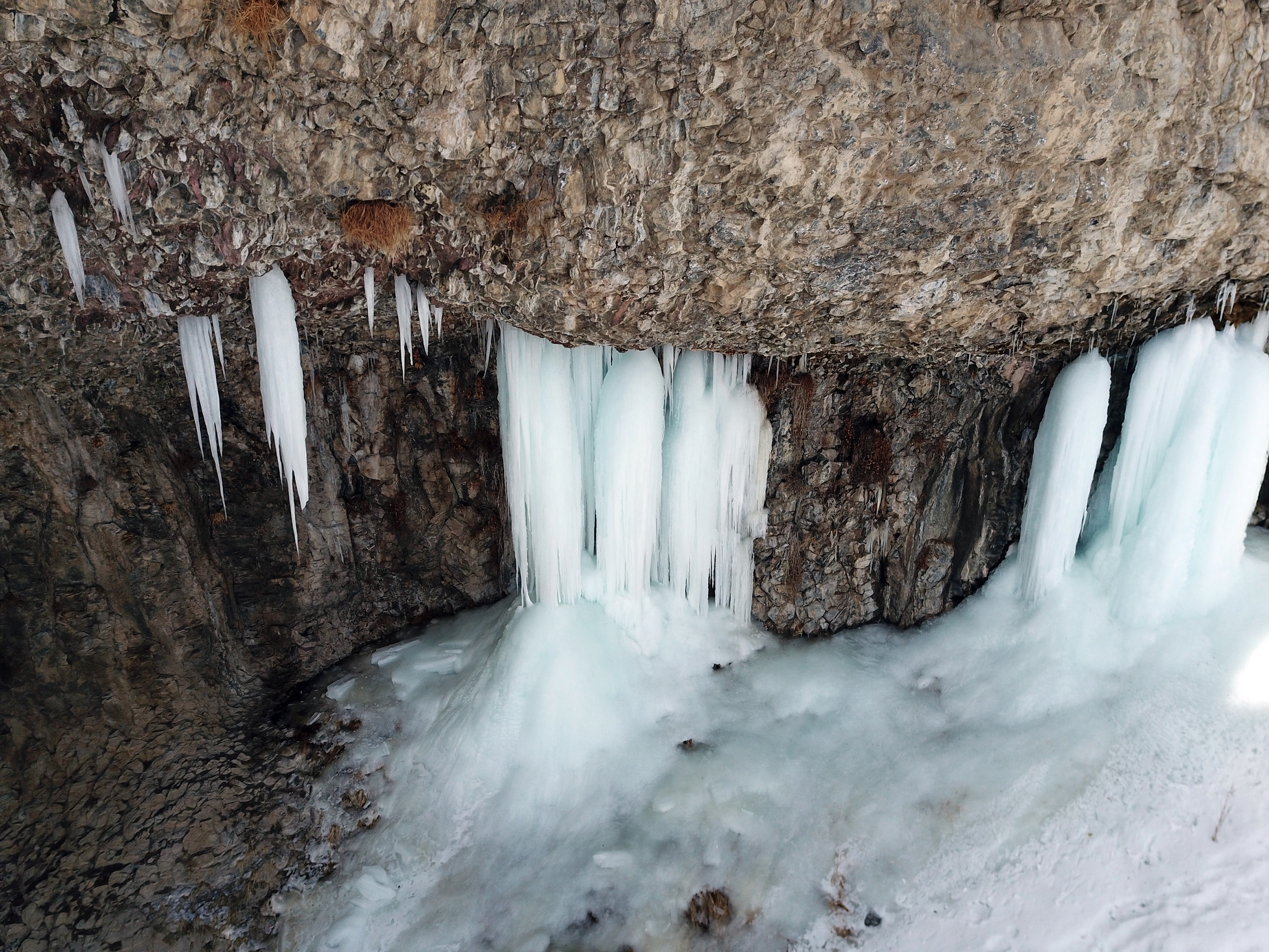 FOTO- Diyadin’de 30 metrelik buz sarkıtları