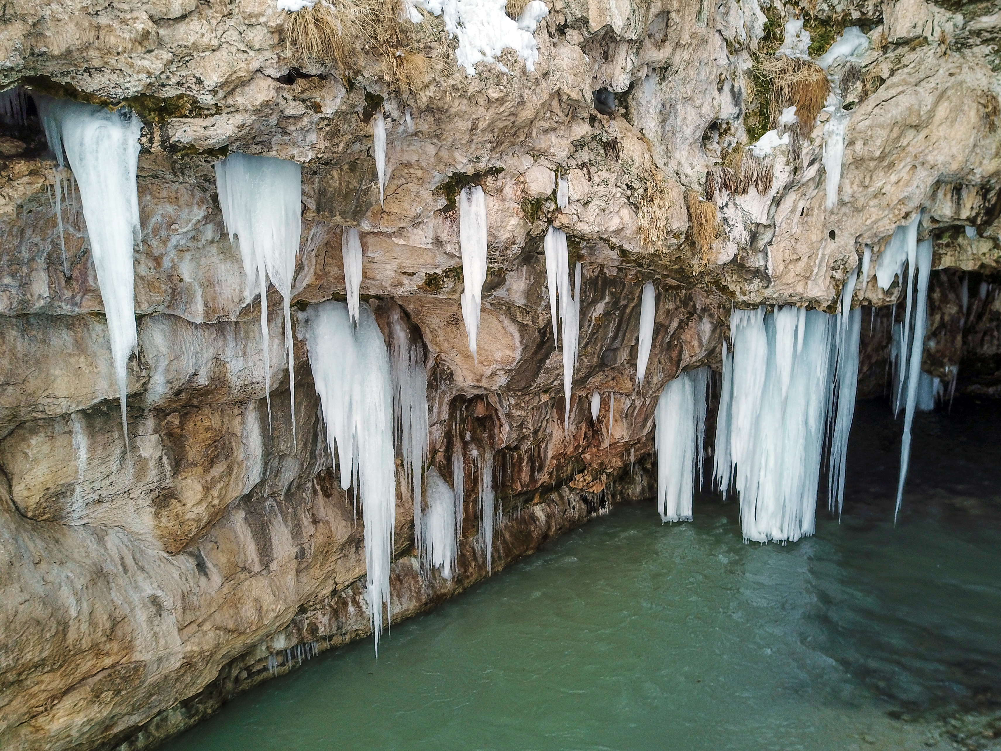 FOTO- Diyadin’de 30 metrelik buz sarkıtları