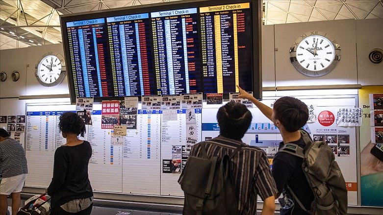 Hong Kong’da uçuşlar yeniden başladı