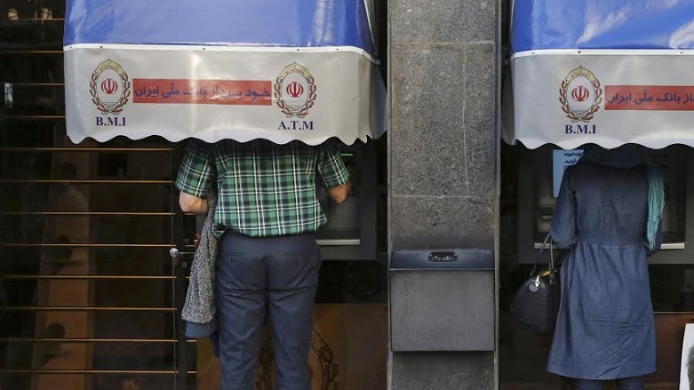İran’da orduya ait bankalar birleşiyor
