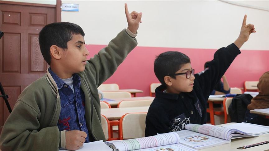 Sınır bölgelerinde okullar yeniden açıldı