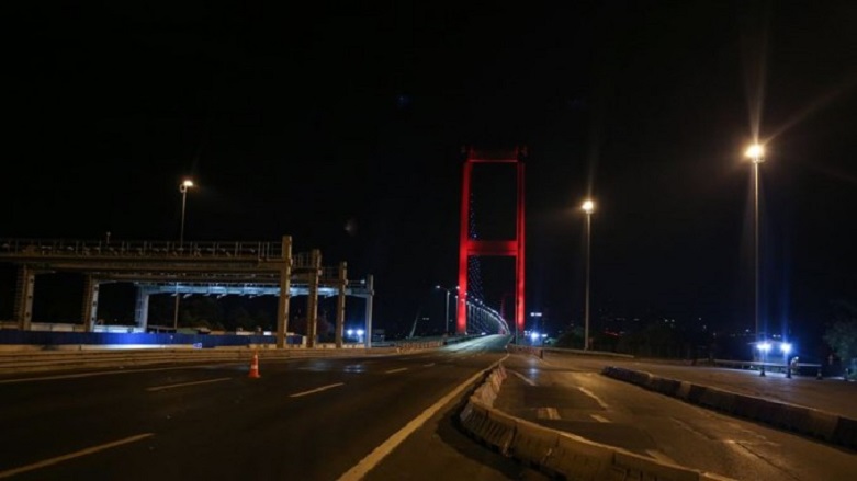 Türkiye'de 56 saatlik sokağa çıkma kısıtlaması başladı
