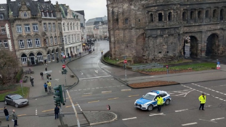 Almanya’da bir araç yayalara çarptı: Ölü ve yaralılar var