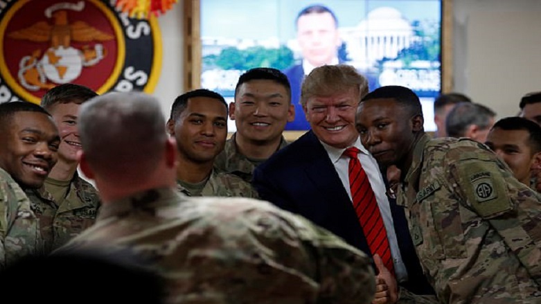 Trump’tan askerlere sürpriz ziyaret