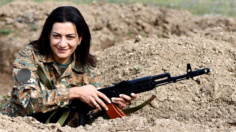 Ermenistan Başbakanı’nın eşi cepheye gidiyor