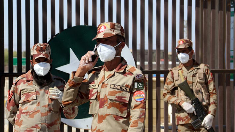 Pakistan, İran’a uçuşları durdurdu