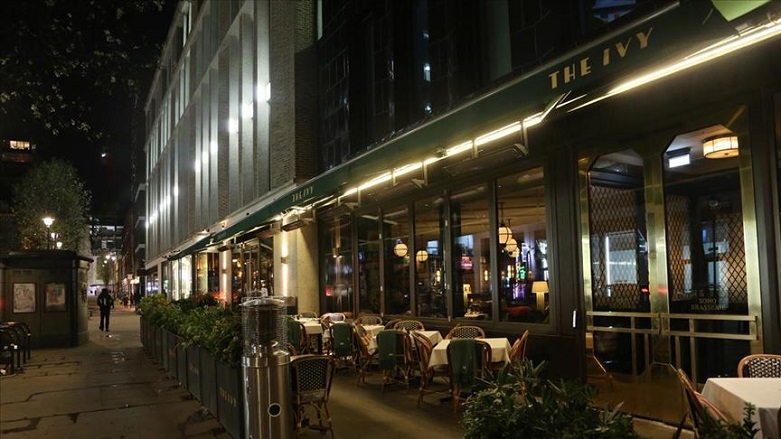 İngiltere’de restoran ve cafeler kapatıldı