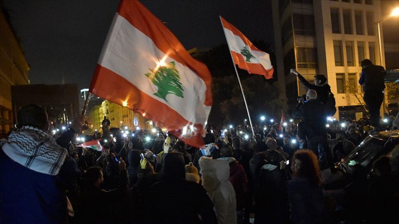 Lübnan’da halk yeniden sokaklara indi