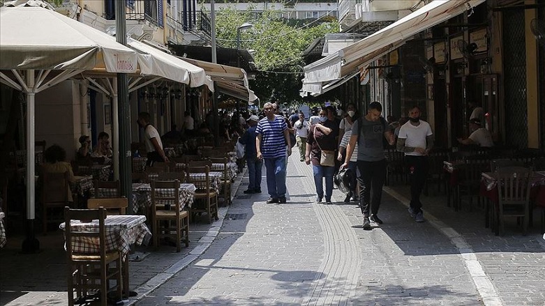 Yunanistan'da cafe ve restoranlar açıldı